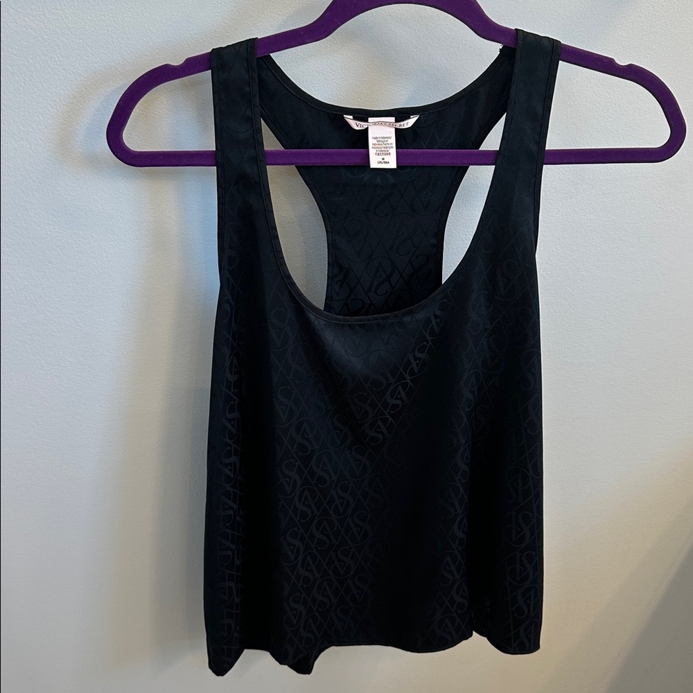 🖤NWT🖤Bundle 5 items @ 20$, pay only 60$ - Black VS Patterned Satin Feel Top